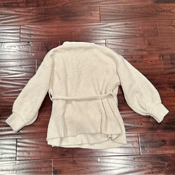 Cream wrap sweater with belt and gold details - Picture 6 of 6